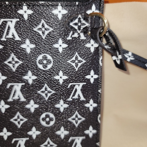 Louis Vuitton Jungle Giant Flower Monogram Pochette Wristlet from Neverfull Bag. - Picture 5 of 13